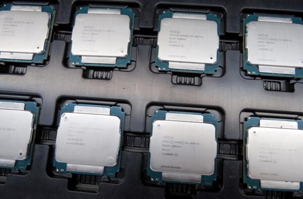Intel Xeon E5-2697 V3 SR1XF 14-Core 2.6GHz 35MB LGA 2011-3 Processor (Renewed) - Image 3